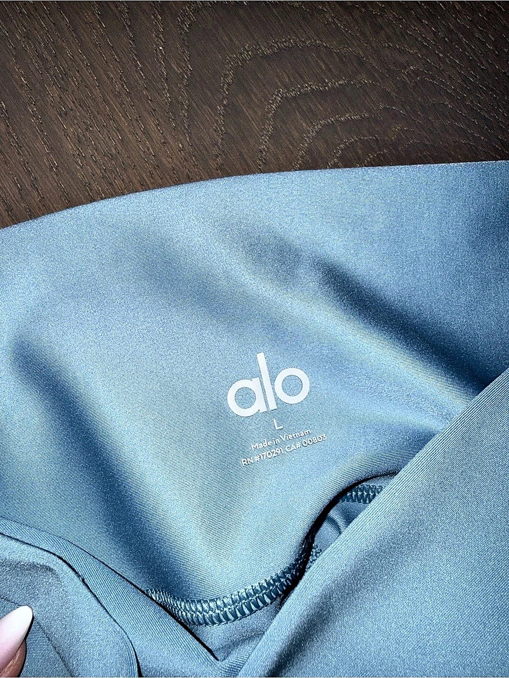 Alo Airbrush in Winter Frost (large) - Picture 4 of 4